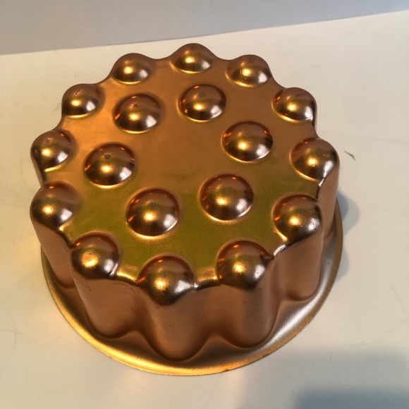 Vintage copper 4 cup Mirro jello mold, ruffled edges and dimples on the top. - Picture 5 of 5